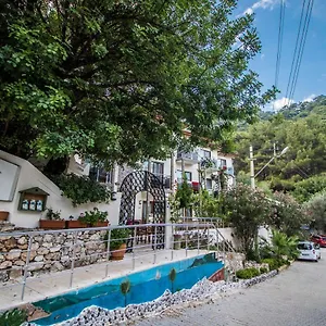 2* Hotel Eden Pyara